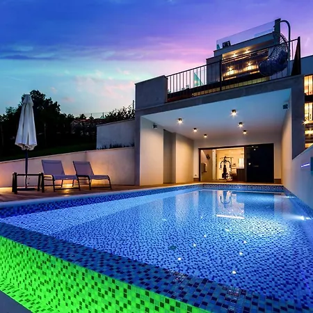 Βίλα Altavista - Seaview & Relax With Heated Pool & Minigolf Οπατία