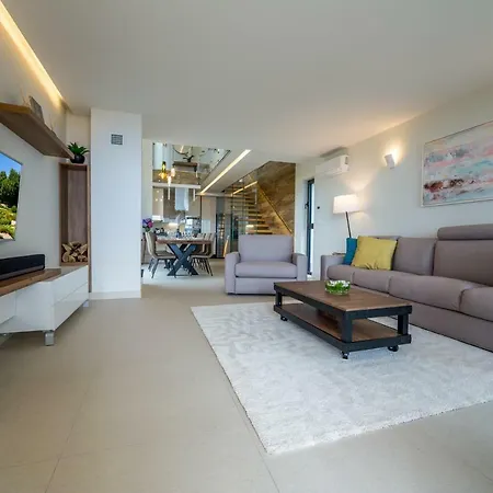 Altavista - Seaview & Relax With Heated Pool & Minigolf Οπατία