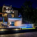 Altavista - Seaview & Relax With Heated Pool & Minigolf 오파티아