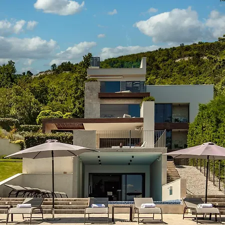 Altavista - Seaview & Relax With Heated Pool & Minigolf 오파티아