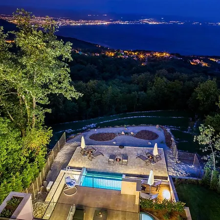 Altavista - Seaview & Relax With Heated Pool, & Minigolf