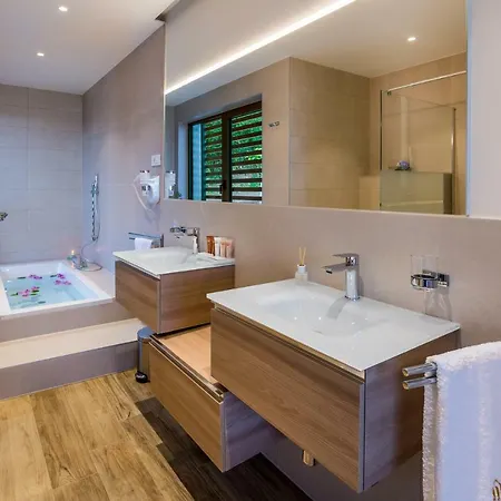 Villa Altavista - Seaview & Relax With Heated Pool & Minigolf Opatija