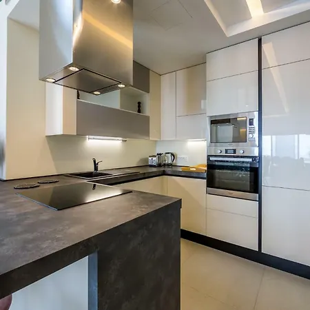 Vila Altavista - Seaview & Relax With Heated Pool & Minigolf Opatija