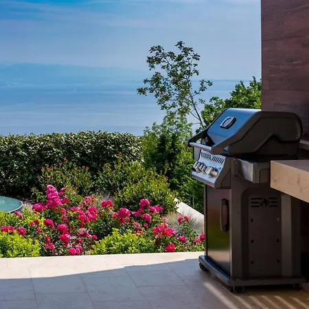 Altavista - Seaview & Relax With Heated Pool, & Minigolf *