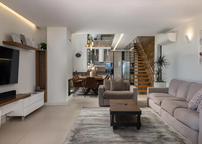 Вилла Altavista - Seaview & Relax With Heated Pool & Minigolf