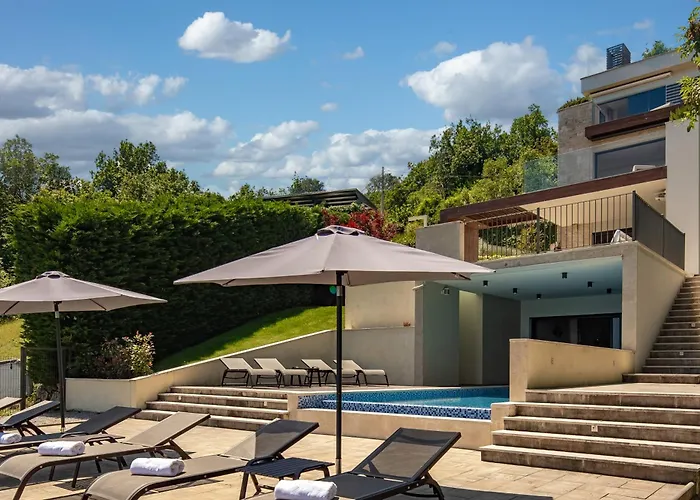 Altavista - Seaview & Relax With Heated Pool & Minigolf Опатия