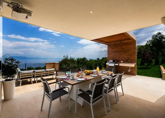 Вилла Altavista - Seaview & Relax With Heated Pool & Minigolf Опатия