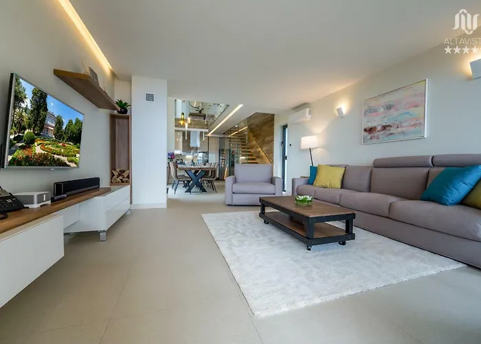 Altavista - Seaview & Relax With Heated Pool & Minigolf Опатия