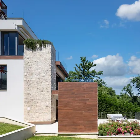 Vila Altavista - Seaview & Relax With Heated Pool & Minigolf Opatija