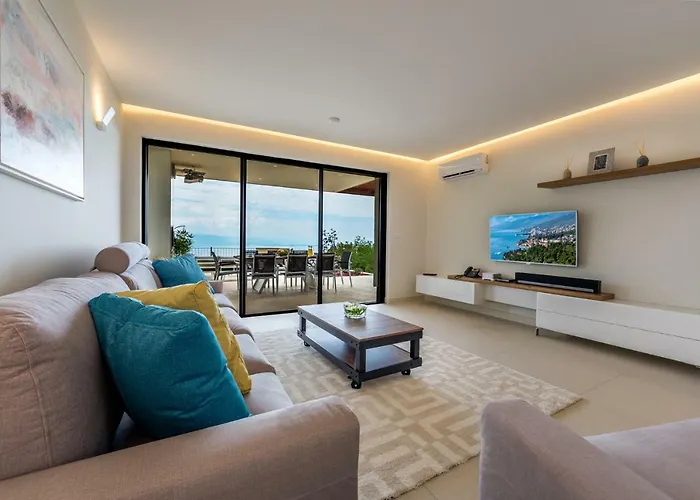 Altavista - Seaview & Relax With Heated Pool & Minigolf فيلة